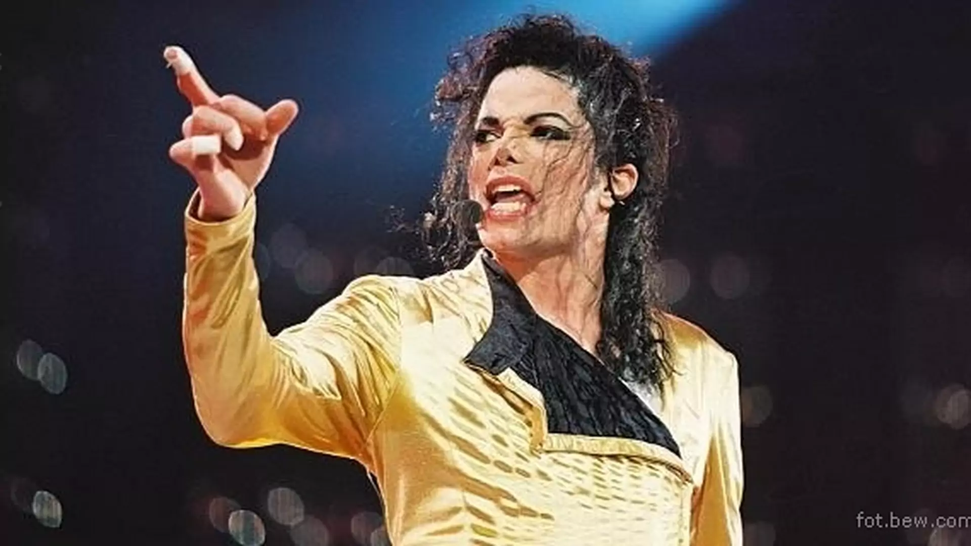 Jackson wciąż inspiruje: modne kurtki i dodatki w stylu króla popu
