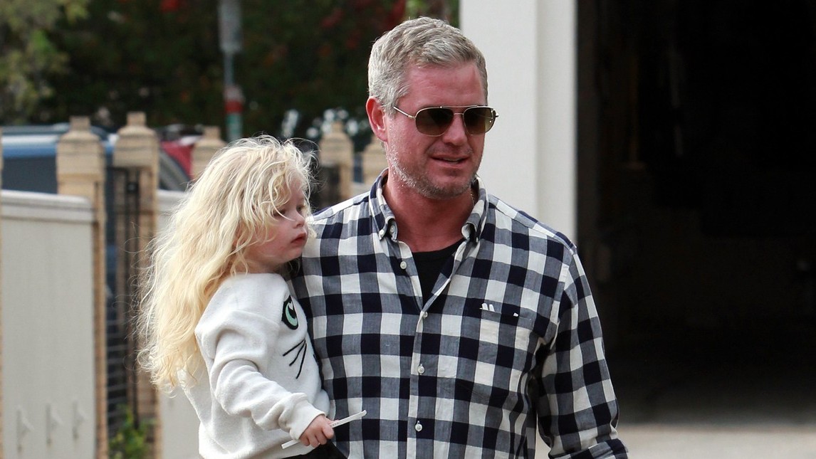 Eric Dane sa otvorene rozhovoril o svojej diagnóze ALS, na fotografii s dcérkou ešte kým bola menšia, v roku 2014