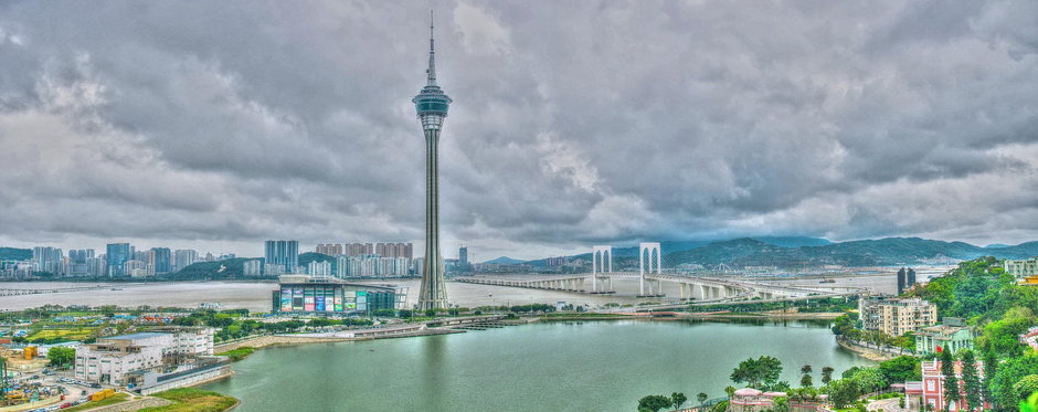 Macau Tower to wieża o wysokości 338 m. Na wysokości 223 m znajduje się czteropiętrowy punkt widokowy.