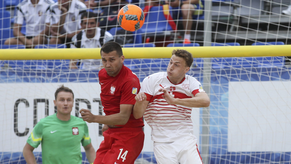 Reprezentacja Polski przegrała ze Szwajcarią 3:8 w swoim drugim meczu turnieju Europejskiej Ligi Beach Soccera w Moskwie. Biało-Czerwoni mają na koncie dwie porażki i stracili już szansę na bezpośrednią kwalifikację do Super finału poprzez wygranie grupy.