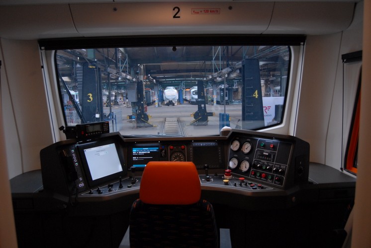 Z kolei prezes Polregio Krzysztof Zgorzelski podkreślił, że zebrane w czasie kilkumiesięcznej eksploatacji próbnej informacje pozwolą pracownikom podnieść kompetencje w zakresie obsługi i bieżącej kontroli stanu technicznego tego typu pojazdów. 'Jestem przekonany, że z fachowej wiedzy i unikatowych umiejętności pracowników Polregio skorzystają także nasi partnerzy. Podpisanie dzisiejszego porozumienia tu, w +Cegielskim+, jest dla nas symboliczne. Składy zostały zmodernizowane w tych zakładach, a na co dzień będą kursować po wielkopolskich torach' - powiedział Zgorzelski.