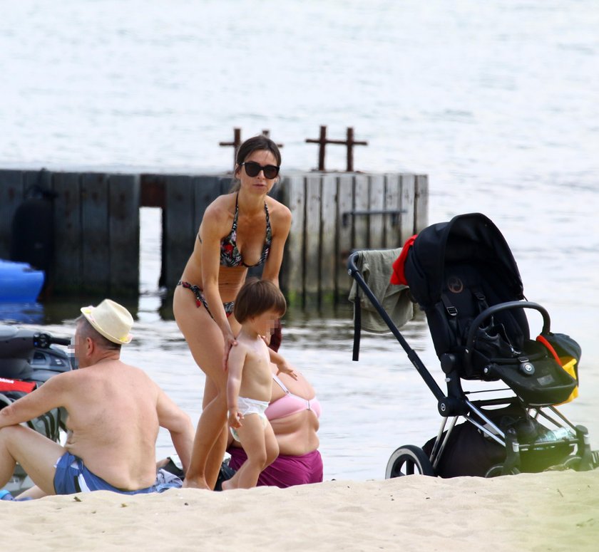 Marta Kaczyńska na plaży w Sopocie