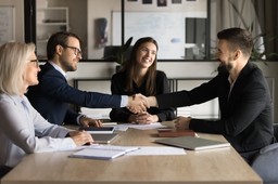 Ponowne zatrudnienie pracownika - dokumentacja, badania lekarskie, limit umów, okres wypowiedzenia