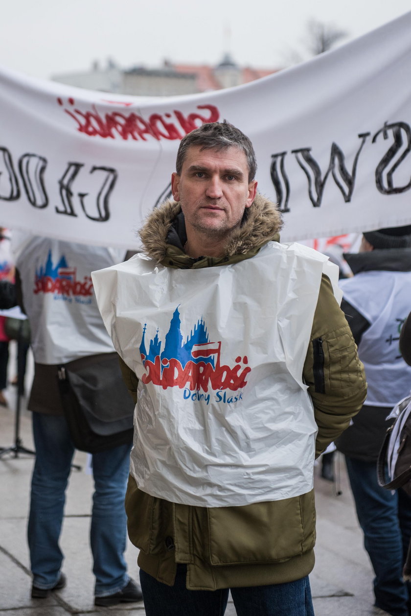 Nauczyciele protestowali pod Urzędem Wojewódzkim we Wrocławiu 