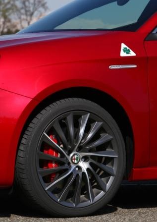 Alfa Romeo Giulietta 1750 TBI/235 KM w wersji Quadrifoglio Verde, czyli Monica Bellucci na torze