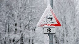 nowe ostrzeżenia imgw. silny wiatr, dwucyfrowe mrozy i załamanie pogody. mapy nie kłamią