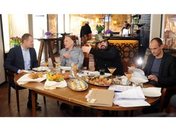 Śniadanie się opłaciło? Sondaż po debacie Tuska z celebrytami