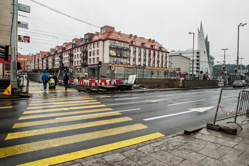 Nowe przejście tymczasowe przez Kazimierza Wielkiego we Wrocławiu