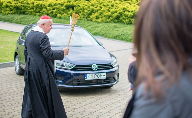 Volkswagen golf sportsvan samochodem papieża Franciszka na ŚDM