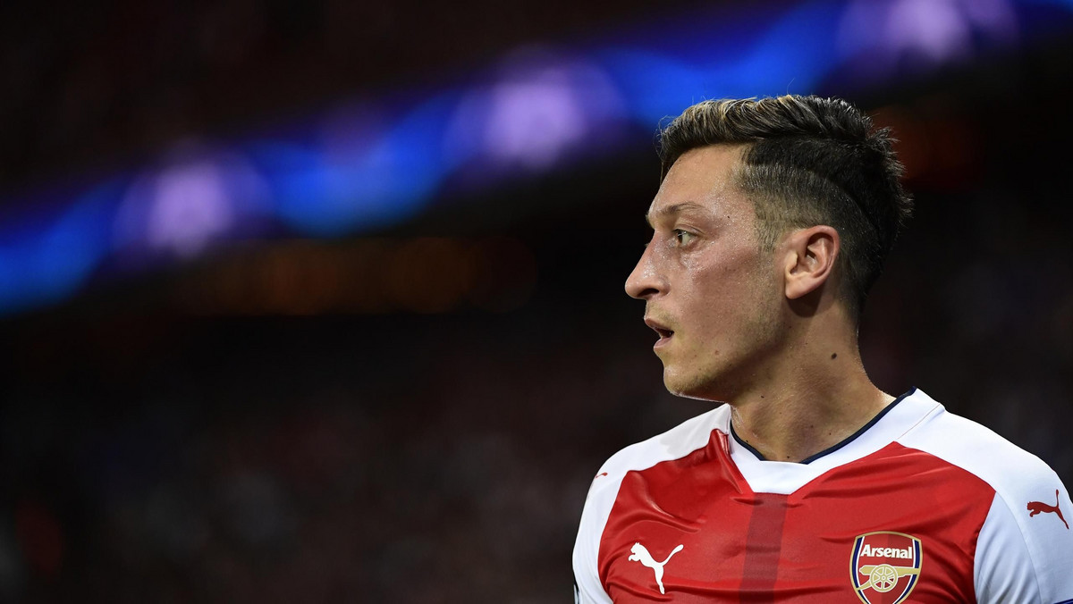 Niemiecki pomocnik w 2013 roku za prawie 50 milionów euro przeszedł z Realu Madryt do zespołu z Emirates Stadium. Mesut Oezil w ostatnim czasie prezentuje się naprawdę znakomicie. - Obiecałem menedżerowi Arsene'owi Wengerowi, że Arsenal będzie moim pierwszym wyborem, gdy pojawi się sposobność odejścia z Santiago Bernabeu - mówi Mesut Oezil.