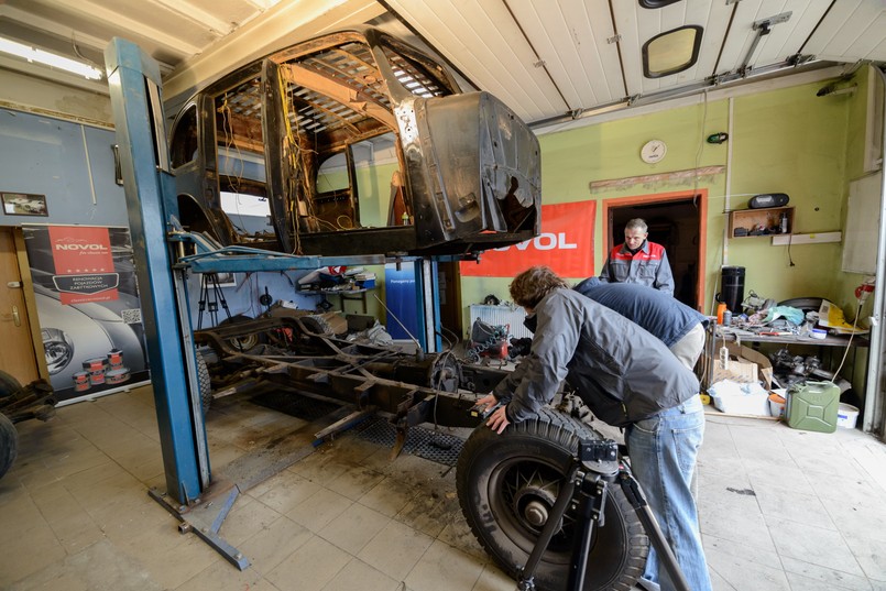 Cadillac w trakcie rekonstrukcji w Poznaniu