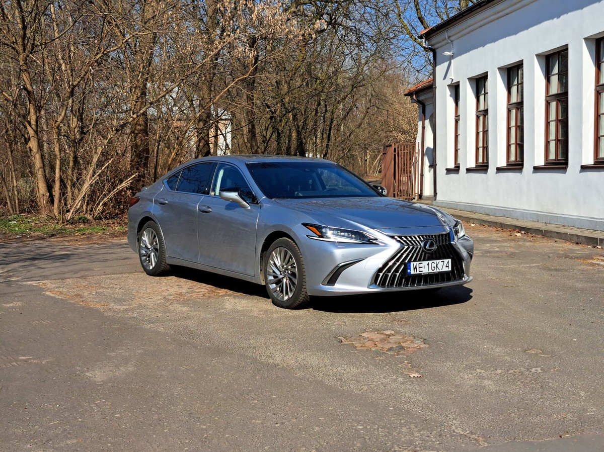 Lexus ES 300h – czy przez cały czas jest atrakcyjny?