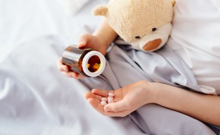 Lekowa ruletka przedwyborcza. Kiedy darmowe terapie dla dzieci?