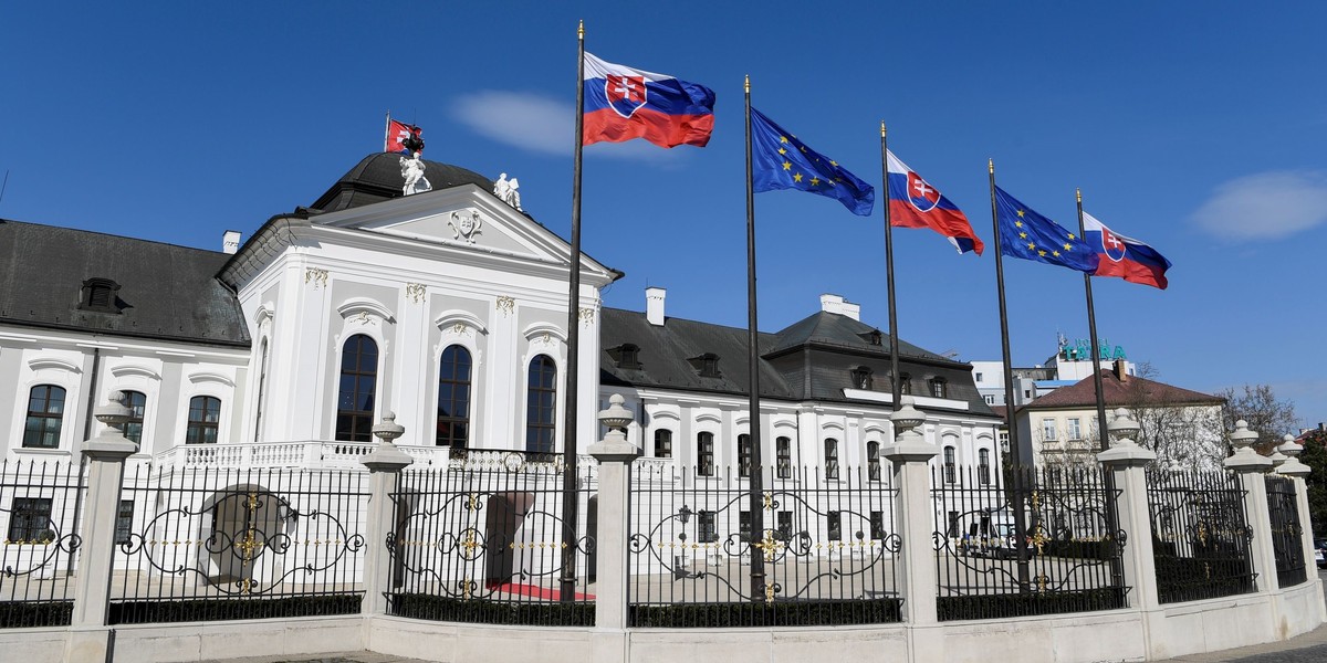 Rząd słowacki zdecydował w poniedziałek wieczorem, że przedłuża stan wyjątkowy do 28 maja br. 