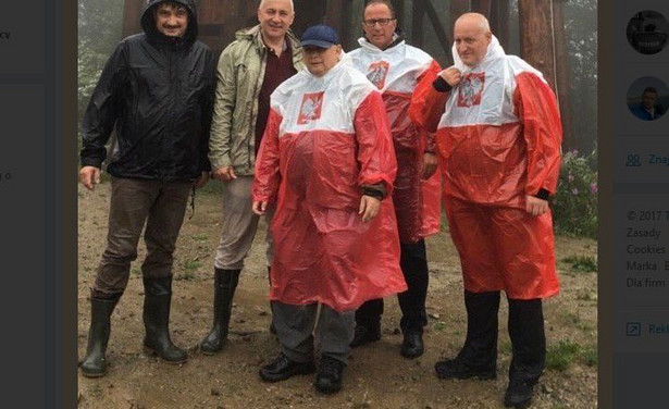 Jarosław Kaczyński zdobywa szczyty na wakacjach. W patriotycznych barwach