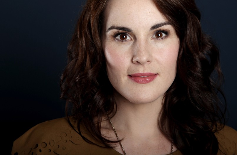 W ubiegłym miesiącu serwisy internetowe opublikowały filmik zapowiadający, że wkrótce na małym ekranie zobaczymy zupełnie nowe wcielenie Michelle Dockery. Gwiazda serialu "Downton Abbey" tym razem miała wystąpić w amerykańskiej produkcji sensacyjnej jako detektyw Connie Tough – "najtwardsza policjantka w Chicago". Widzimy, jak odziana w dżinsy i marynarkę aktorka klnie, żuje gumę, wykonuje akrobacje z bronią i potrafi spuścić lanie nawet najbardziej przypakowanemu osiłkowi