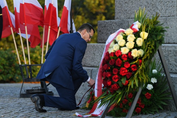 Premier Mateusz Morawiecki złożył wieniec przed Pomnikiem Obrońców Wybrzeża na Westerplatte