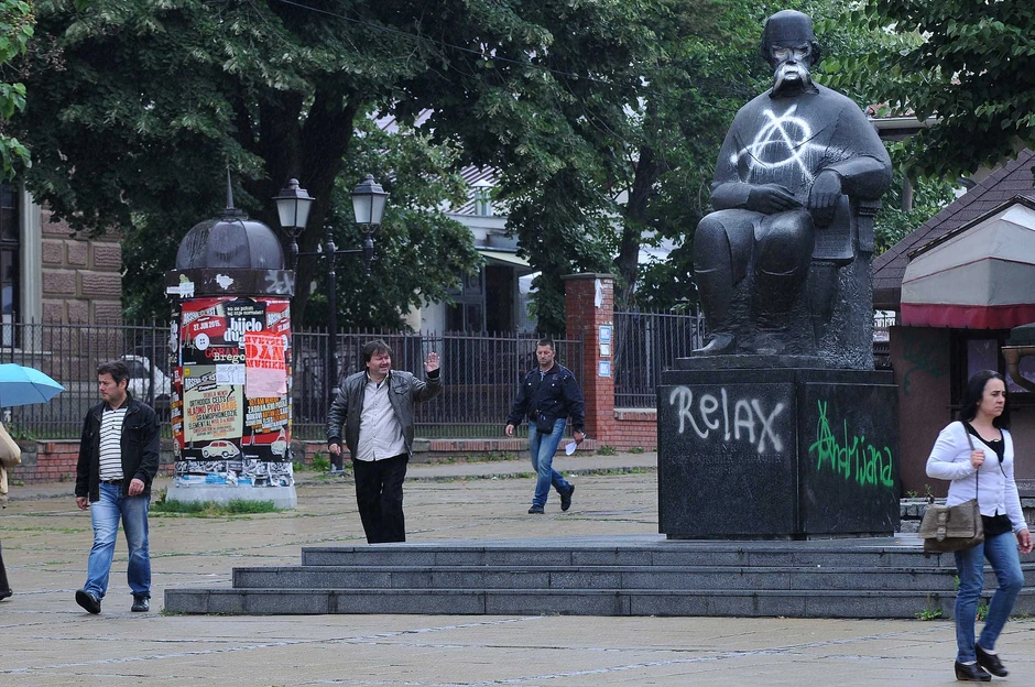 Išaran spomenik Vuku Karadžiću