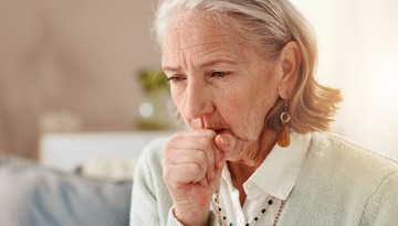 Zaczyna się jak przeziębienie, kończy w szpitalu. Dlaczego RSV jest groźny dla seniorów