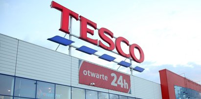 Tesco rozdaje kupony i kusi rabatami