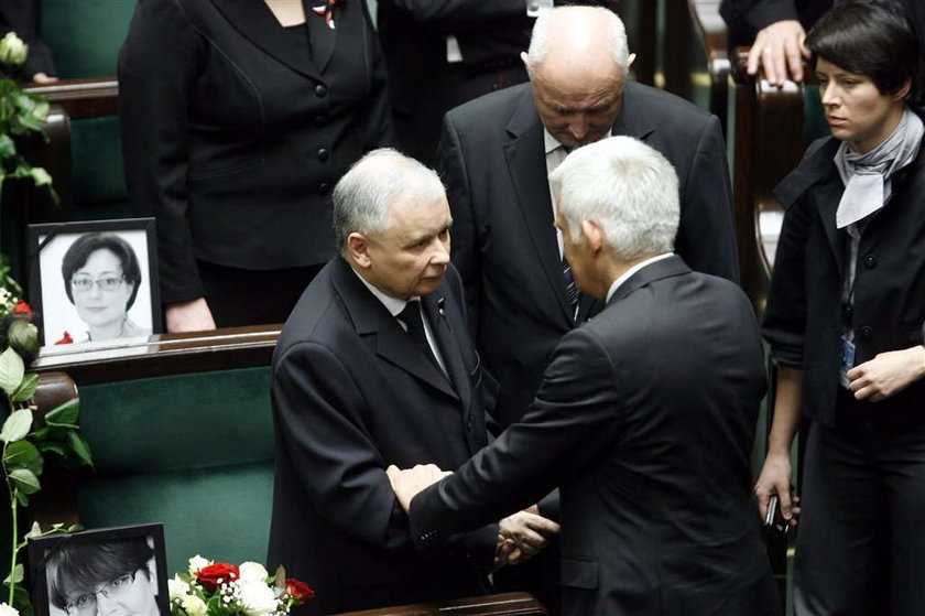 Kaczyński załamany, przyjaciele go pocieszają