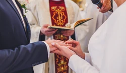 Od 5000 do 8000 zł dla małżeństw. 500 plus od państwa za trwałość związku. Dla kogo ekstradodatek?