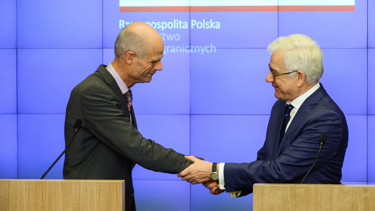 Sprawa praworządności była jednym z tematów dzisiejszych rozmów szefów MSZ Polski i Holandii w Warszawie. Szef polskiej dyplomacji Jacek Czaputowicz przekonywał, że dyskusja na temat polskich reform sądownictwa w Radzie UE powinna być wstrzymana do czasu wydania orzeczenia przez Trybunał Sprawiedliwości UE.