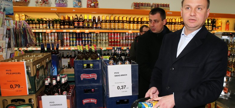 Duda porównuje ceny w Polsce i na Słowacji. Zrobił zakupy w obu krajach