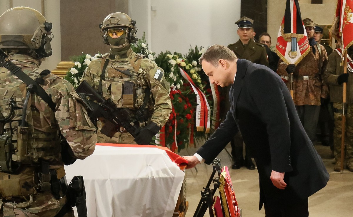 Prezydent Andrzej Duda w Katedrze Polowej WP w Warszawie, podczas uroczystości pogrzebowych Janusza "Gryfa" Brochwicza-Lewińskiego