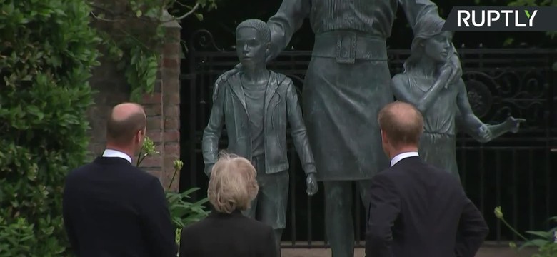William i Harry odsłonili pomnik księżnej Diany