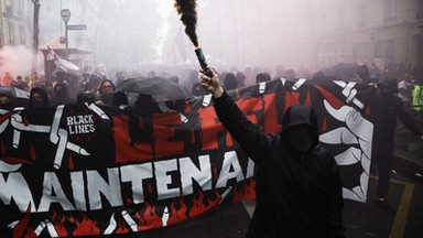 Podpalony policjant, starcia i płonące samochody. Dantejskie sceny we Francji na 1 maja [ZDJĘCIA]