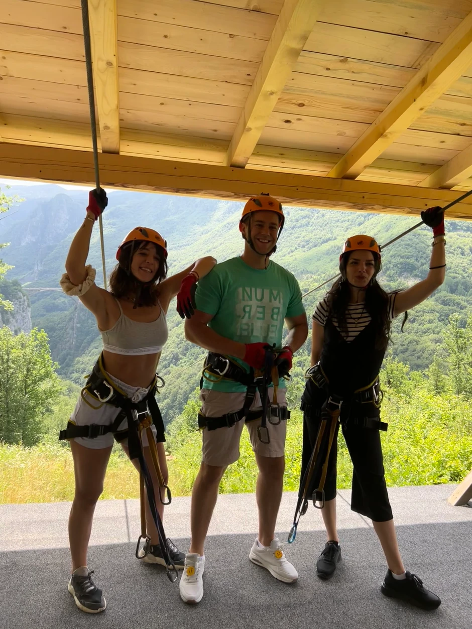 Kada na zip line-u jurim 120 km na čas, nad dubokim kanjonom reke Tare, prostruji mi krv žilama i osećam snagu života, otkriva Luka
