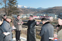 Kim Dzon Un przeprowadził inspekcję terenową miasta Samjiyon w związku ze zbliżającym się zamknięciem budowy projektu