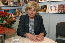 tak brzmiało prawdziwe nazwisko królowej polskiego kryminału. gdy je zmieniła, stała się kobietą sukcesu