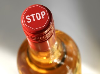 Młodzież coraz częściej sięga po napoje wyskokowe