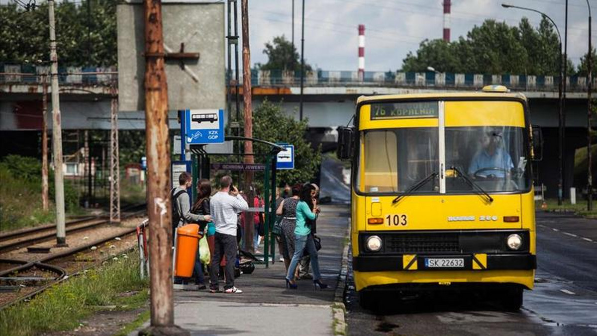 Prezydent Katowic Piotr Uszok po raz kolejny zapowiada budowę centrów przesiadkowych. Są one jak yeti. Nikt ich nie widział w stolicy województwa, ale każdy o nich słyszał z prezydenckich ust.  Pasażerowie czekają na obiecane przystanki i parkingi już 20 lat