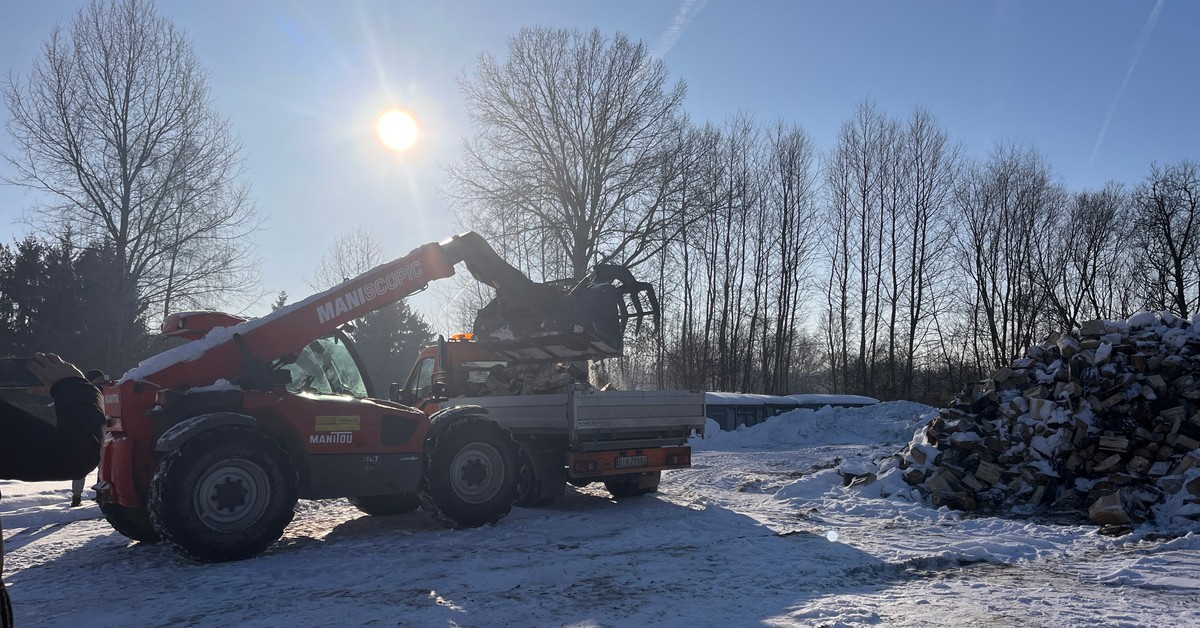 Darmowy opał od gminy ze względu na zawyżone ceny oraz trudną dostępność. Ile można uzyskać?