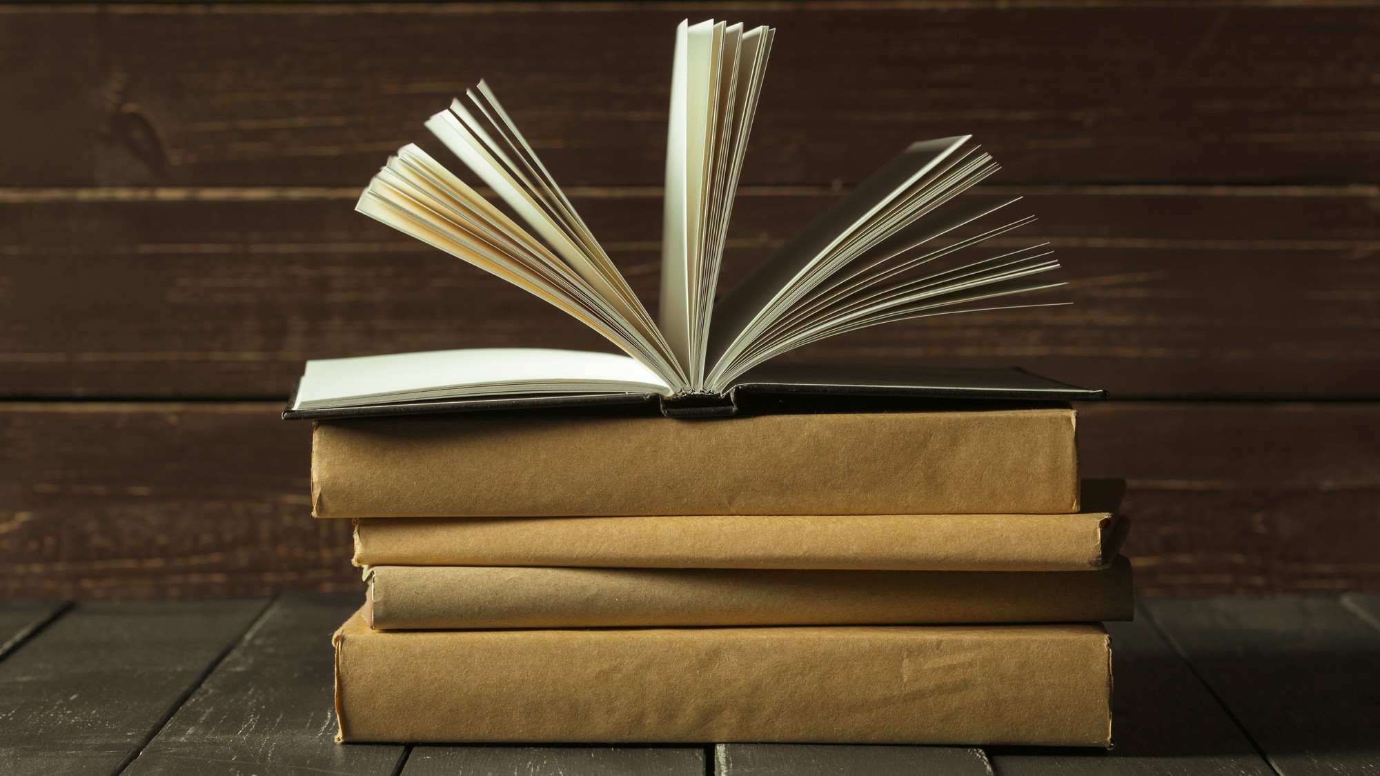 Ľudové príslovia využívajú silné obrazy z každodenného života, aby v krátkosti vyjadrili zložité pravdy a morálne ponaučenia.