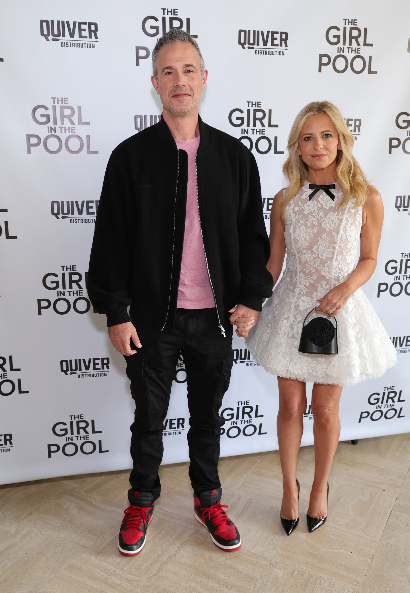 Sarah Michelle Gellar és Freddie Prinze Jr.: magánéletüket féltve óvják és igyekeznek kerülni a reflektorfényt. A 90-es évek egyik legkedveltebb hollywoodi sztárpárja voltak ők, de ma is ámulva nézzük őket, ha ritkán megjelennek együtt a vörös szőnyegen. 2002-ben házasodtak össze, két gyermekük van. 