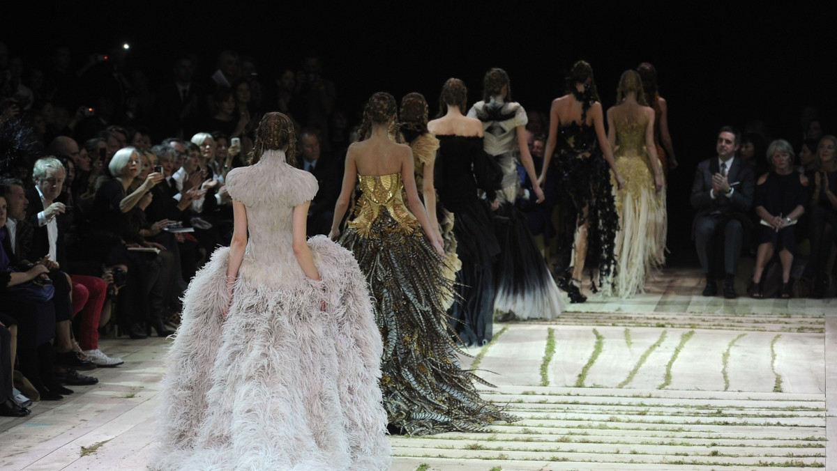 Najdroższe suknie świata pojawią się w tym tygodniu na wybiegach Paryża. W poniedziałek w stolicy Francji zainaugurowano Tydzień Mody Haute Couture.