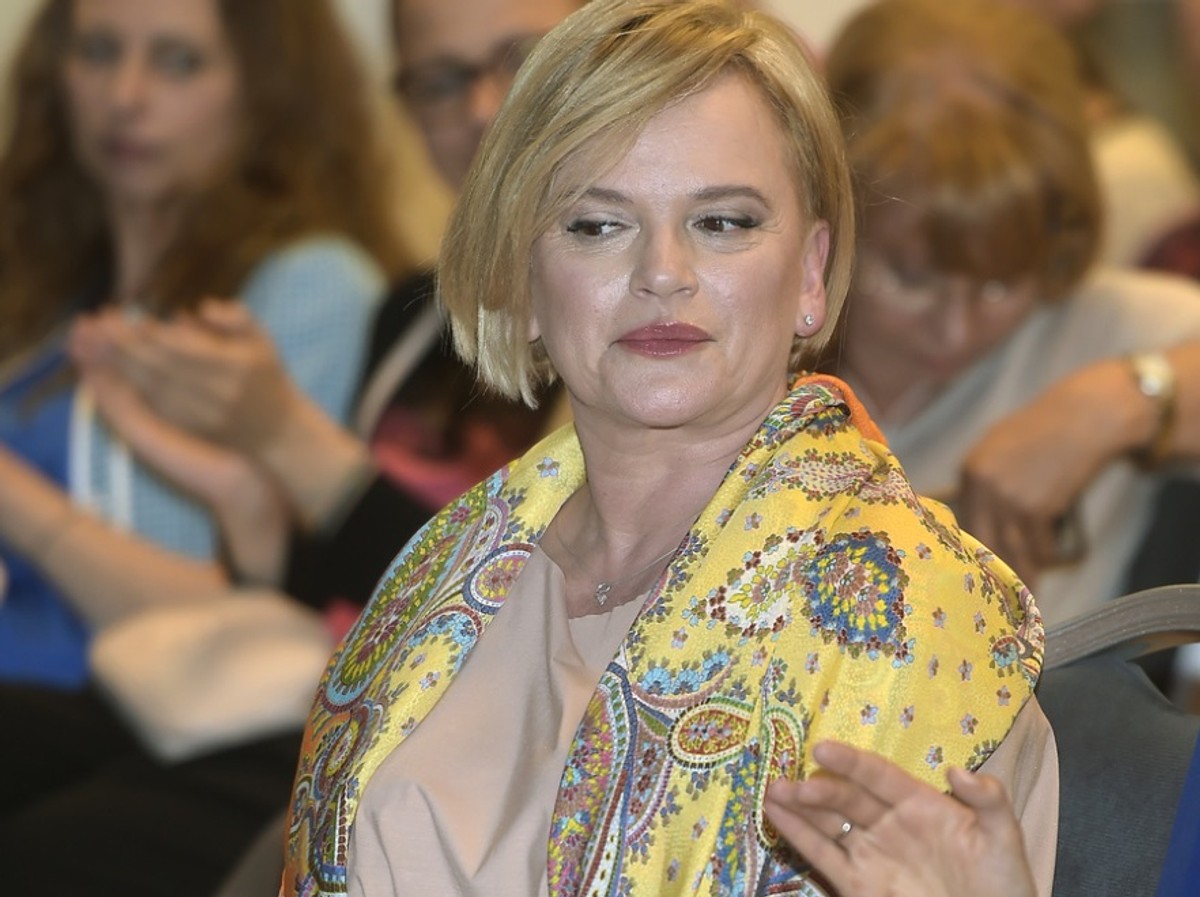 Jak sobie radzi z trudnymi emocjami?