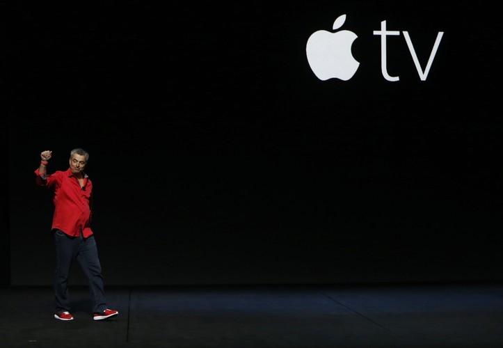 Apple TV
<br><br>
Nowa przystawka do telewizorów jest większa od swojego poprzednika oraz wyposażona została w znacznie bardziej rozwinięte sterowanie głosowe zintegrowane z systemem Siri. Ceny nowego Apple TV to 149 USD za wersję 32 GB i 199 USD za wersję 64 GB.