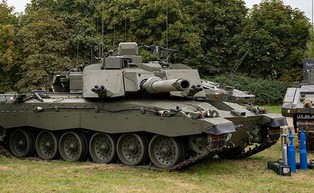 Brytyjski pancerny potwór ujrzał światło dzienne. Najlepszy wóz NATO?