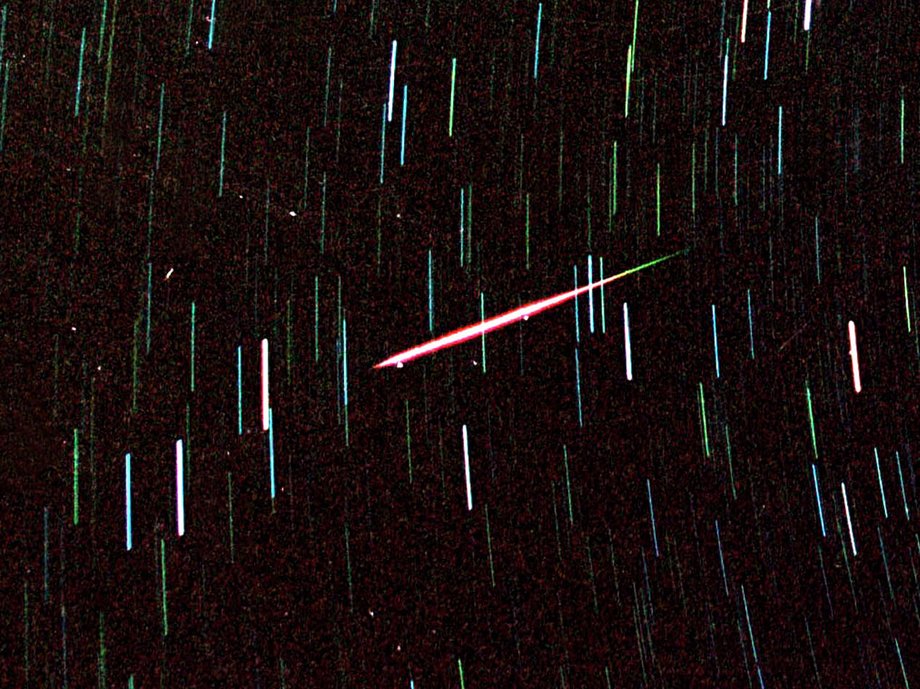 A Leonid meteor — a fragment of Comet Tempel-Tuttle — streaks across the night sky.