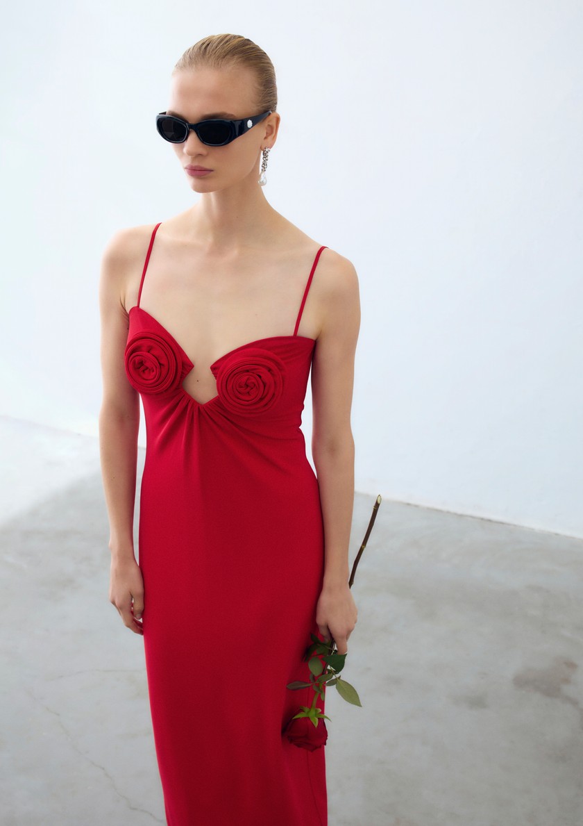 Die Kollektion ist ab dem 24. April 2025 online auf hm.com und in ausgewählten Stores erhältlich.