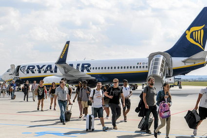 Nowe linie lotnicze Ryanaira z siedzibą w Warszawie wystartują w 2018 r. Już szukają pracowników