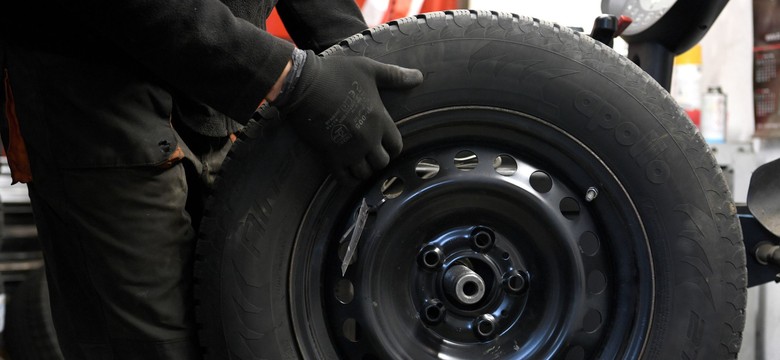 Wymiana opon w czasie pandemii i mandat 500 zł? Ministerstwo zdecydowało