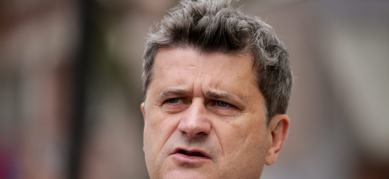 Starcie Burego z Palikotem na wiecu. Słoik z ziołami kontra złota sztabka