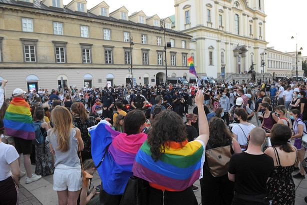 Protest aktywistów LGBT na Krakowskim Przedmieściu w Warszawie