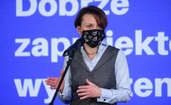 Synowie Emilewicz szusowali na nartach mimo zamkniętych stoków. Jest oświadczenie byłej wicepremier